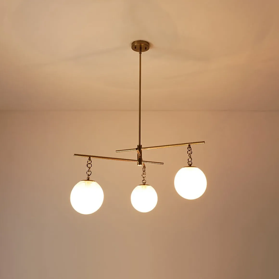3-light Adjustable Gradual White Glass Globe Sputnik Chandelier