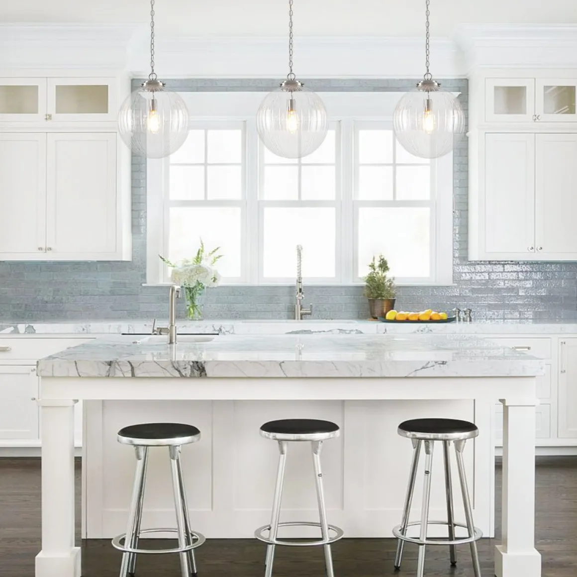Modern 1-Light Clear Ribbed Glass Globe Pendant