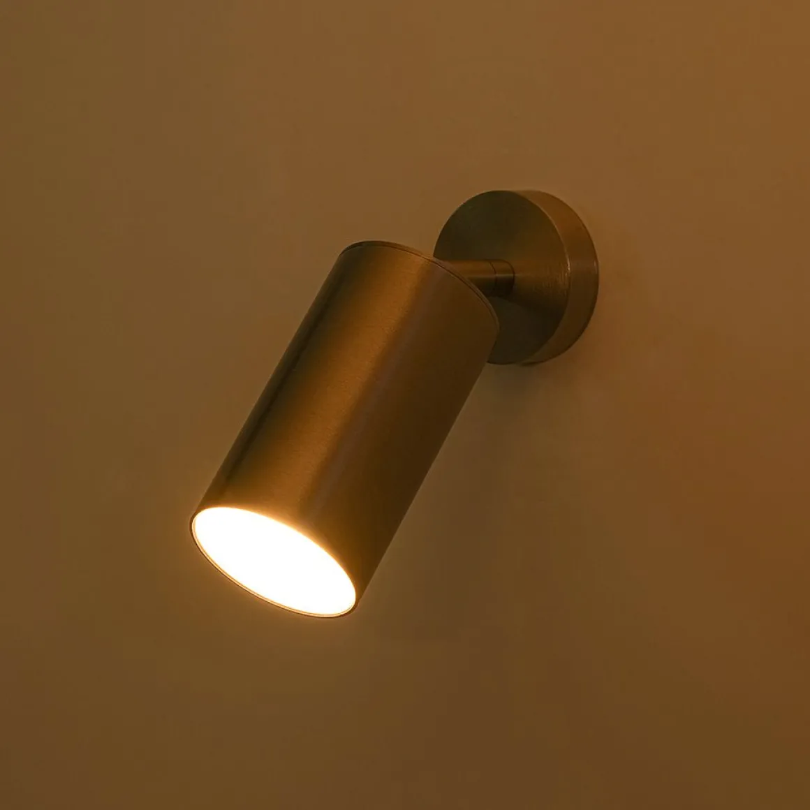 Modern 1-Light GU10 Adjustable Ceiling Spot Light Track Light